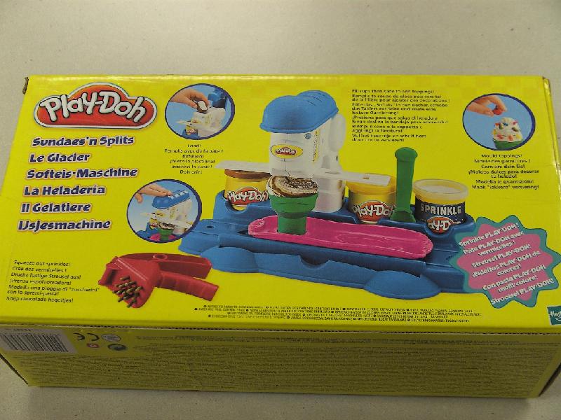 F020.jpg - ijsjesmachine Play-doy (plasticine)