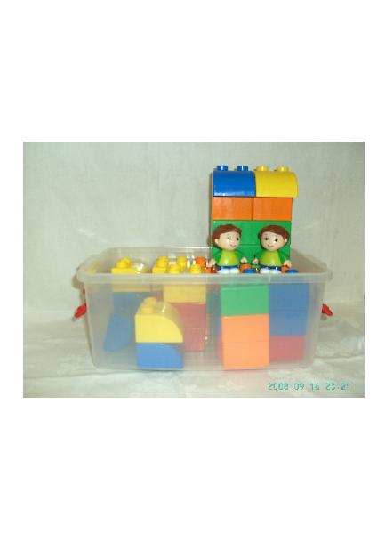 M027.jpg - Grote Legoblokken3x8 topjes, 3x4 vierkant, 2x4 lang, 4 afgeronde, 1 figuur