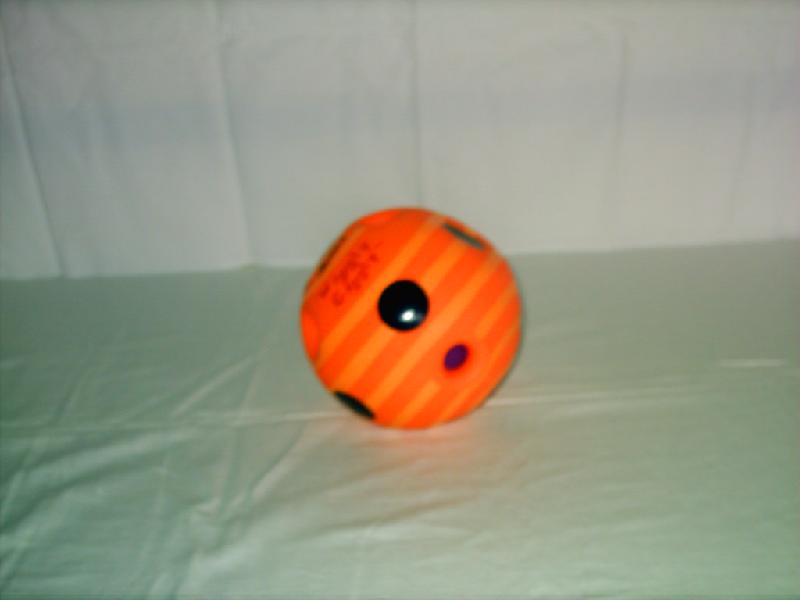 B001.jpg - Orange bal met grijpgaten